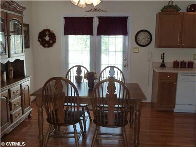 Breakfast Nook - Dining area has deck access and i