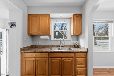 24345 Alexander Rd, Bedford, OH 44146 - photo 6