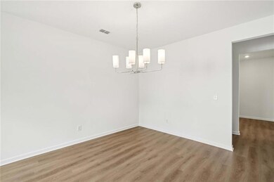 Large and spacious dining room with butler's pantr
