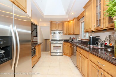 203 Chesterton Ave, Staten Island, NY 10306 - photo 6