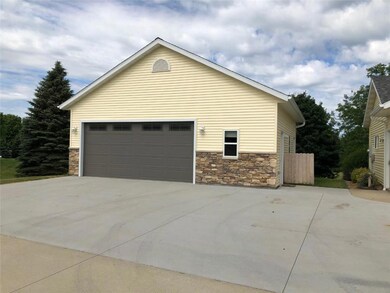 Detached shop-office-garage