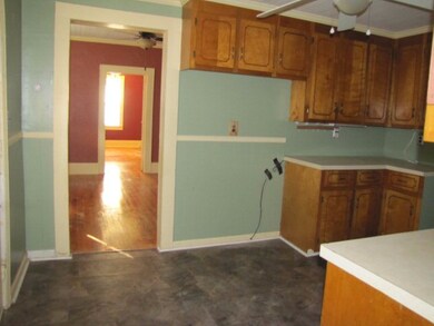 610 3rd Ave, Kingstree, SC 29556 - photo 3