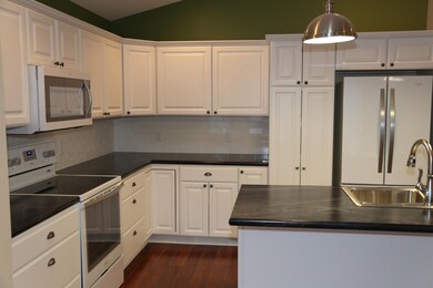 90 Brewer Park Cir unit 26, Grand Rapids, MI 49548 - photo 3