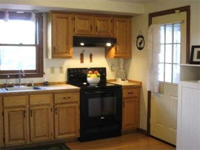 421 Mulpus Rd, Lunenburg, MA 01462 - photo 2