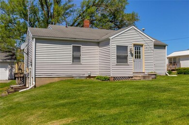 911 E 8th St S, Newton, IA 50208 - photo 2