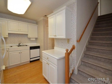 59 Lake Pointe Cir, Hendersonville, NC 28792 - photo 6