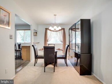 9210 Rolling View Dr, Lanham, MD 20706 - photo 4