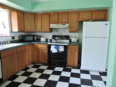 1133 Wallace St, Stroudsburg, PA 18360 - photo 4