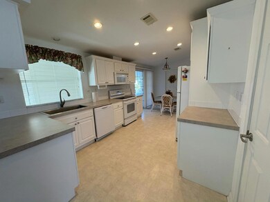 3921 Seagate Dr unit 523, Melbourne, FL 32904 - photo 2