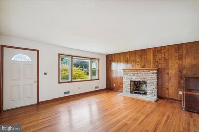 709 E Maple Rd, Linthicum Heights, MD 21090 - photo 3