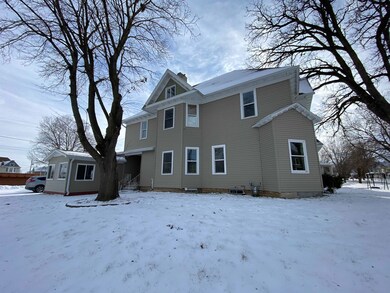 320 W 4th St, Cedar Falls, IA 50613 - photo 4