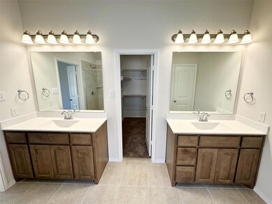 900 Versailles Ct, Cleburne, TX 76033 - photo 3