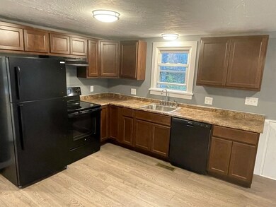 212 Holtshire Rd, Orange, MA 01364 - photo 3