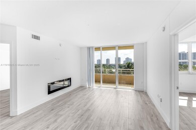 19501 W Country Club Dr unit 515, Aventura, FL 33180 - photo 2