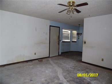 809 Robin Hill Rd, Edmond, OK 73003 - photo 2