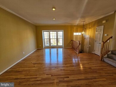 8105 Madrillon Springs Ln, Vienna, VA 22182 - photo 7