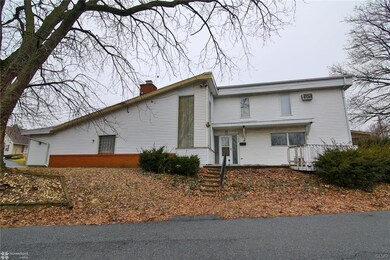 200 Delaware Ln, Whitehall, PA 18052 - photo 2