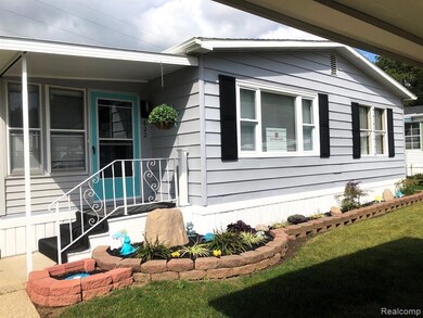 622 Cypress Ct, Jonesville, MI 49250 - photo 2