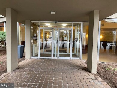 Radnor House unit 513, Bryn Mawr, PA 19010 - photo 3