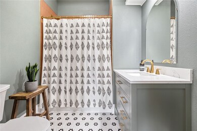 302 W Cherry St, Rogers, AR 72756 - photo 6