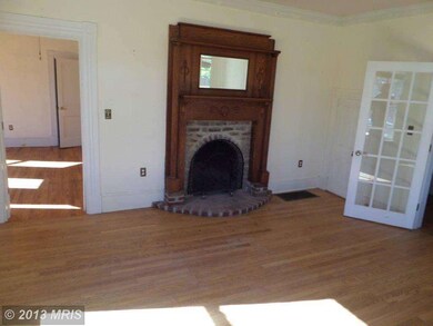 105 N Hawksbill St, Luray, VA 22835 - photo 6