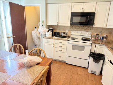 1526 NW 81st St, Clive, IA 50325 - photo 2