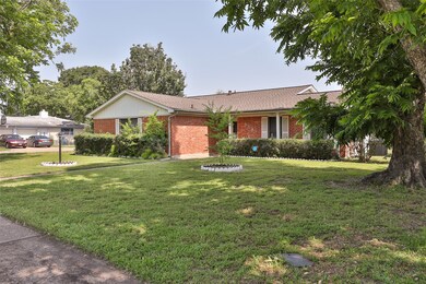 958 W Bertrand St, Houston, TX 77088 - photo 2
