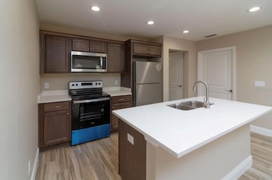 Blue piece not there. Pic was taken when appliance was brand new.