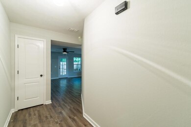 Separate Walk-In Foyer 