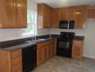 Spacious Kitchen with beautiful cabinets and count