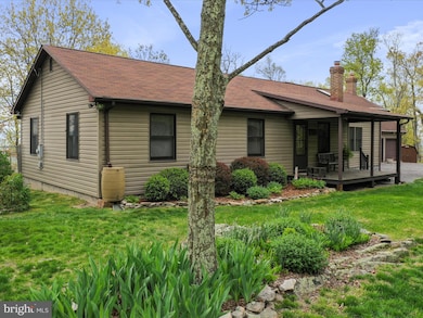 937 Sparrow Hill Rd, Paw Paw, WV 25434 - photo 4