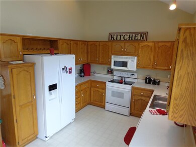 106 E Calico Dr, Raymore, MO 64083 - photo 4