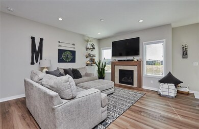 9600 Marnewood Dr, Johnston, IA 50131 - photo 3