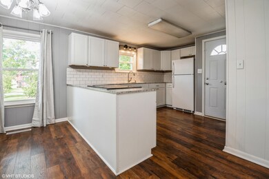 03_211EHamilton_5_Kitchen_HiRes
