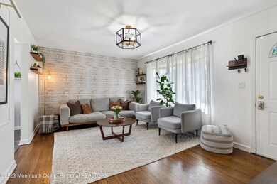 03_37thSt_165_LivingRoom_HiRes