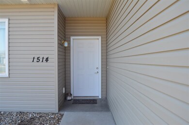 1514 Asbury Ln, Waterloo, IA 50701 - photo 2
