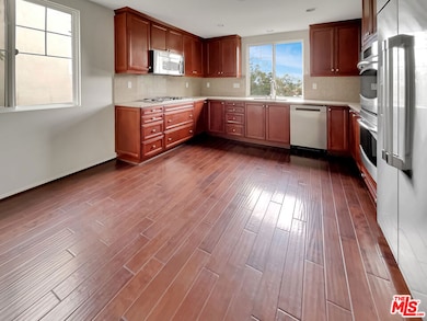 5692 Como Cir unit 34, Woodland Hills, CA 91367 - photo 2