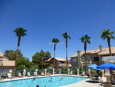 Swimming Pool/Hot Tub/Sauna. Community Pool