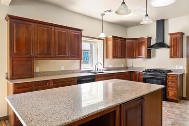 419 N Acorn St, Fredericksburg, TX 78624 - photo 7