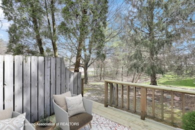 4003 Norfolk Ct, Lansing, MI 48910 - photo 3