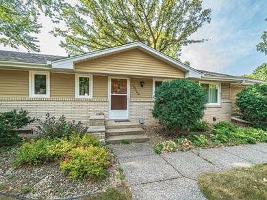 15113 Williston Ln, Minnetonka, MN 55345 - photo 2