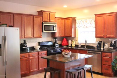 208 Twins Ln, Mountain Top, PA 18707 - photo 3