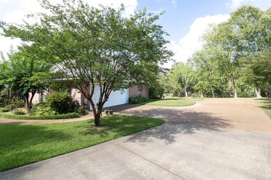 Double garage with parking pad