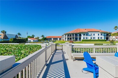 PRIVATE DECK