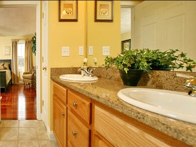 24 Virginia Dr unit 55, Rochdale, MA 01542 - photo 6