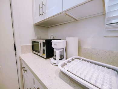 748 1/4 Ridgeley Dr, Los Angeles, CA 90036 - photo 2