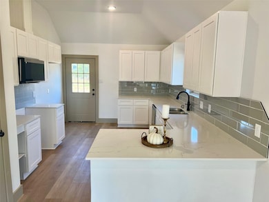 241 19th St, Hempstead, TX 77445 - photo 4