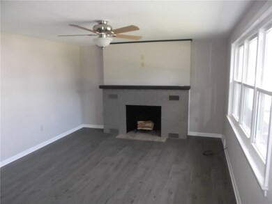 2906 Hampshire Rd, Erie, PA 16506 - photo 5