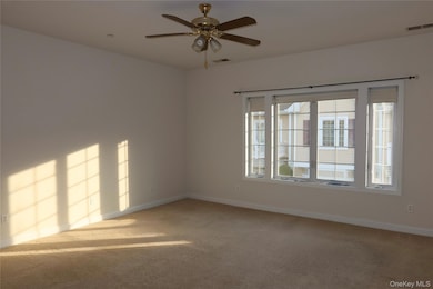 116 Kenneth Ct unit 116, Amityville, NY 11701 - photo 2