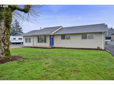 820 E 3rd St, Molalla, OR 97038 - photo 4